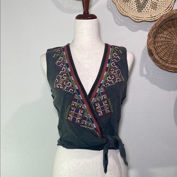 Free People Tops - Free People Gray Aztec Embroidery Detail  V-Neck Tie Waist Size Small